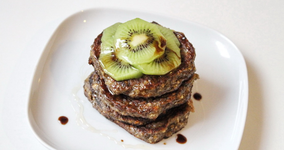 Amerikanische Bananenpfannkuchen mit Chiasamenmehl