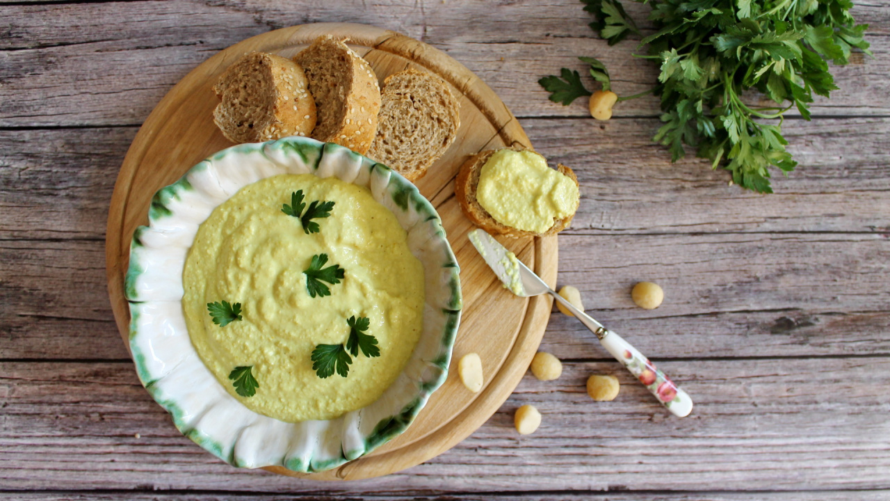 Macadamianuss-Creme mit Curry