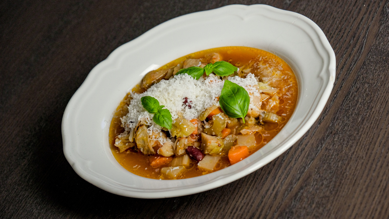 Minestrone-Suppe mit Leinöl