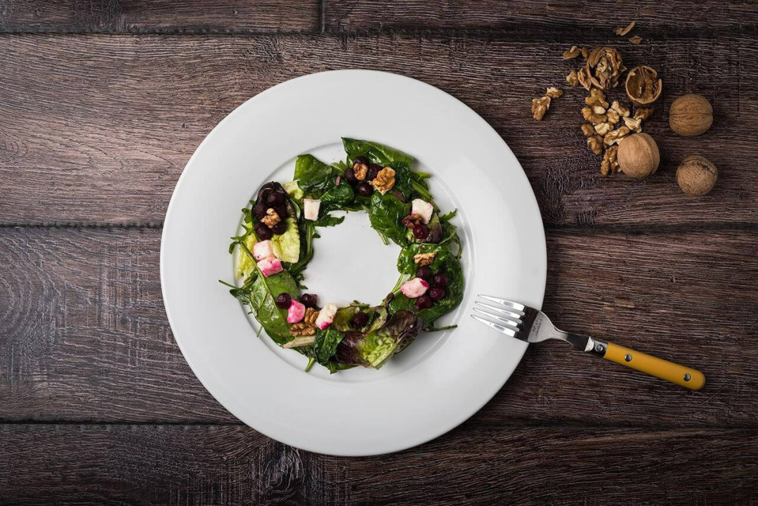 Rote Bete Salat mit gerösteten Walnüssen