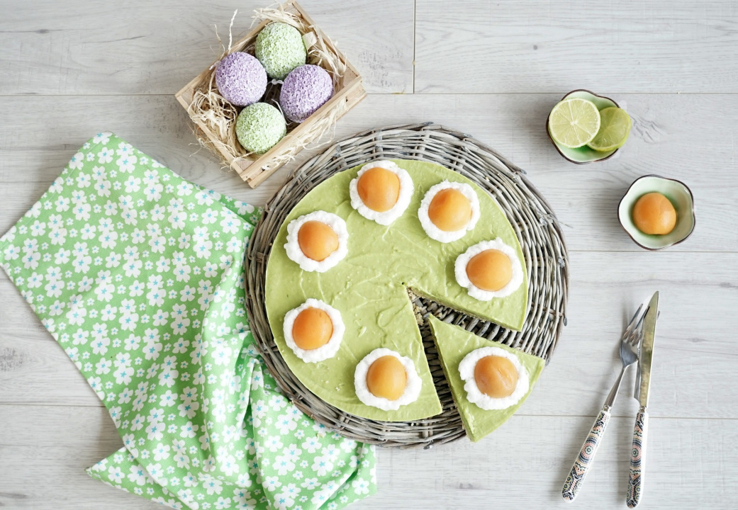 Rohe Avocado-Torte mit Limetten und Mandelöl