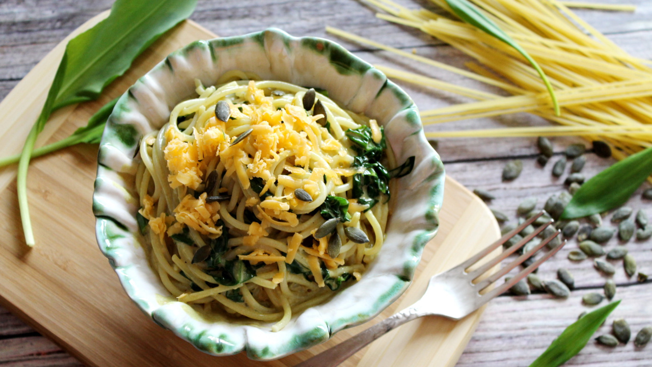 Spaghetti mit Bärlauch und Käse