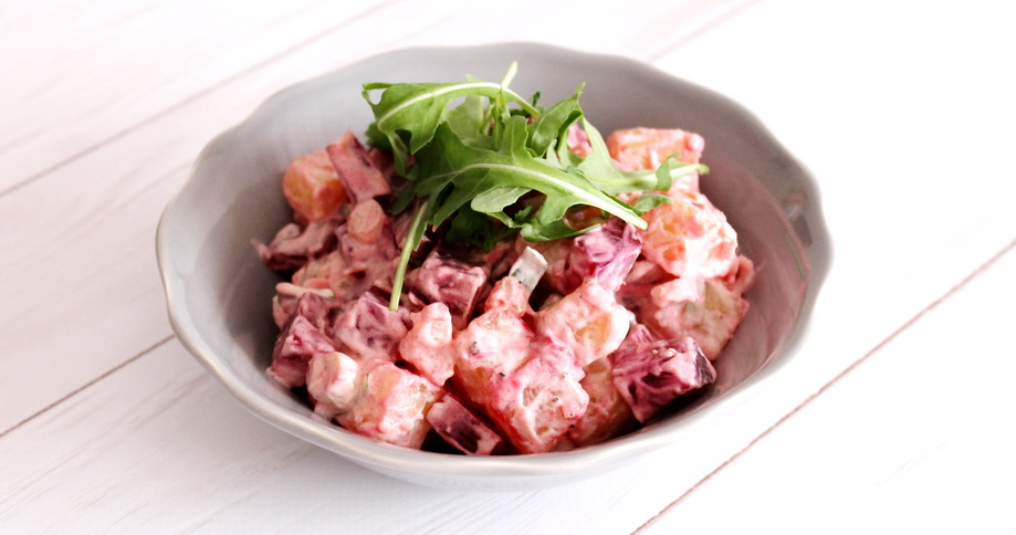 Kartoffelsalat mit Rote Beete und Mayonnaise